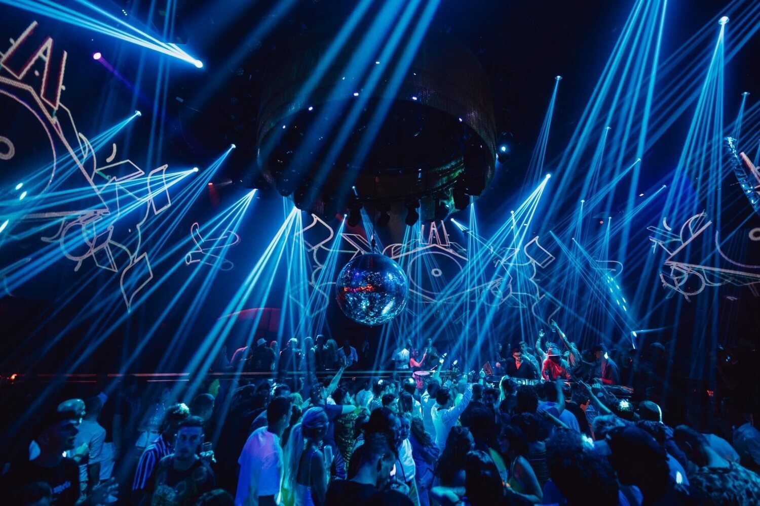 Luces y público en Club Chinois