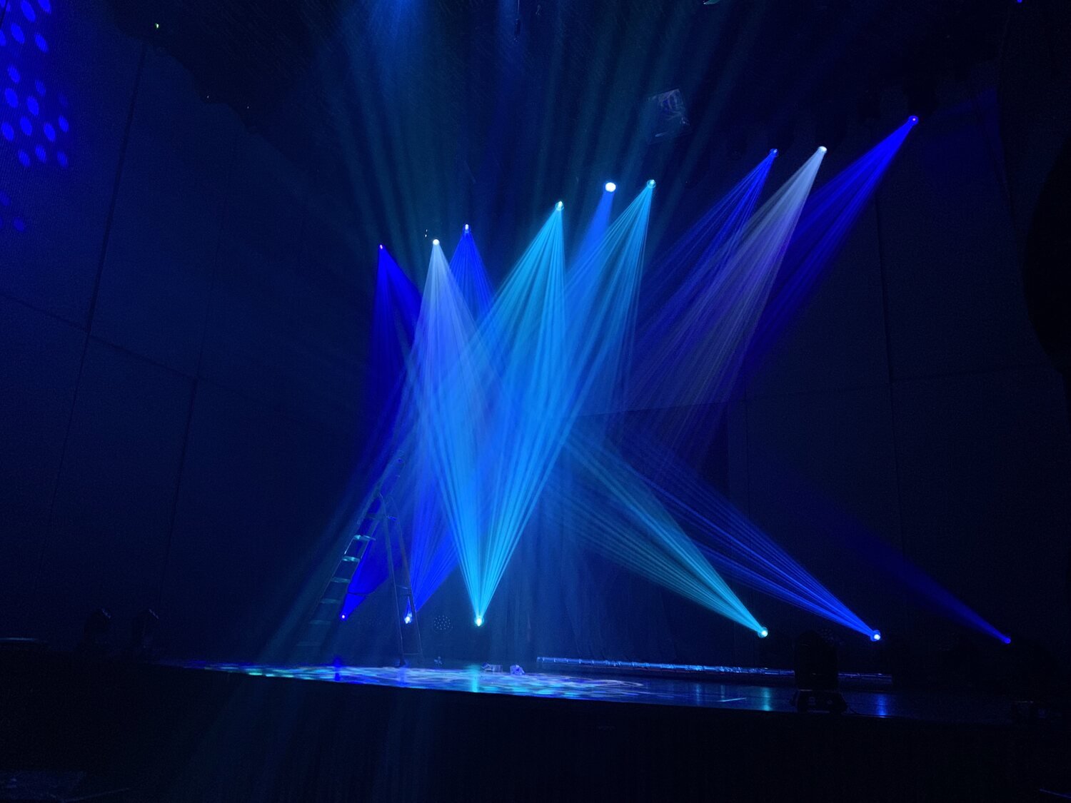 Iluminación de escenario en Heart Ibiza